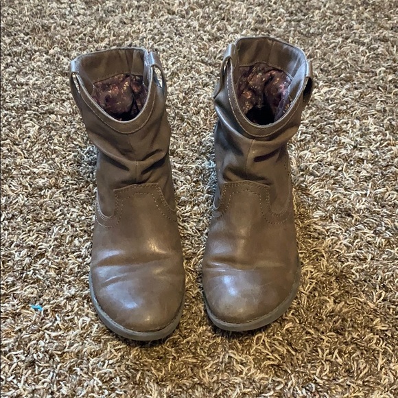 trend report Shoes - Short ankle boots/cowboy boots